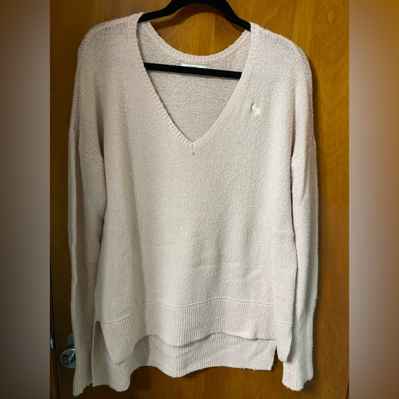 Abercrombie & Fitch Sweaters - Abercrombie & Fitch v-neck sweater